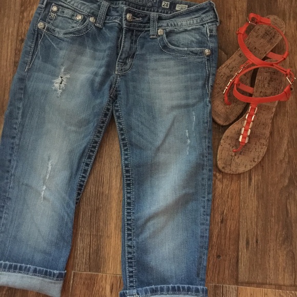 Miss me distressed capris💕