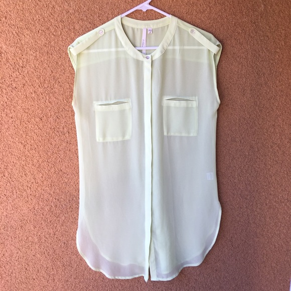 Light yellow button up blouse - Picture 1 of 1