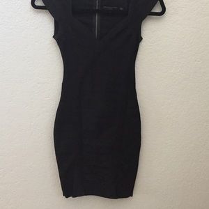 GUESS Black form fitting dress