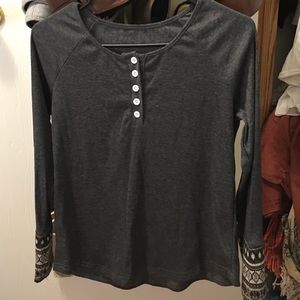 Long sleeved gray top