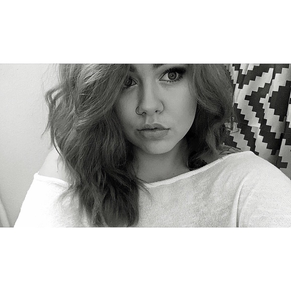 ERIN RENEE - Picture 3 of 3