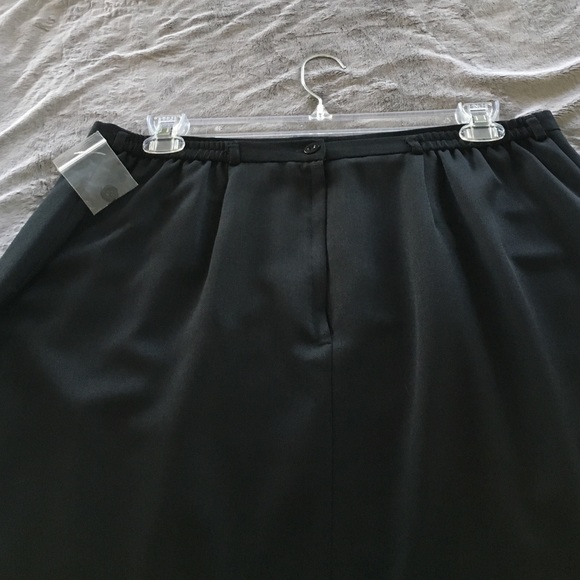NWOT Black skirt with side kick split - Picture 3 of 4
