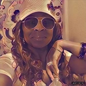 Meet your Posher, Mia