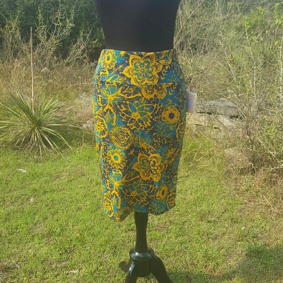 LuLaRoe Cassie pencil skirt M NWT