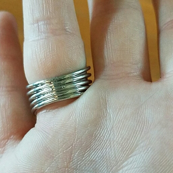 Beautiful silver ring - Picture 2 of 2