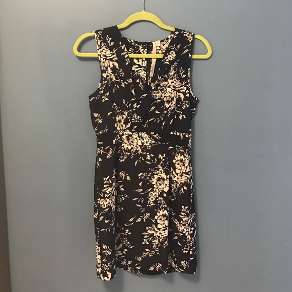 Navy floral pattern, beautiful dress from urban.