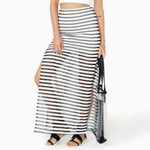 SALE 🎈Nasty Gal Skirt Black/White EUC Size 6