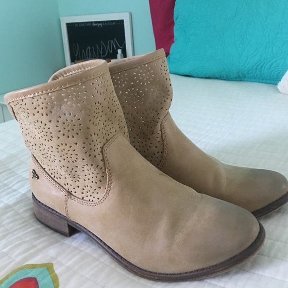 adorable brown booties🎁‼️