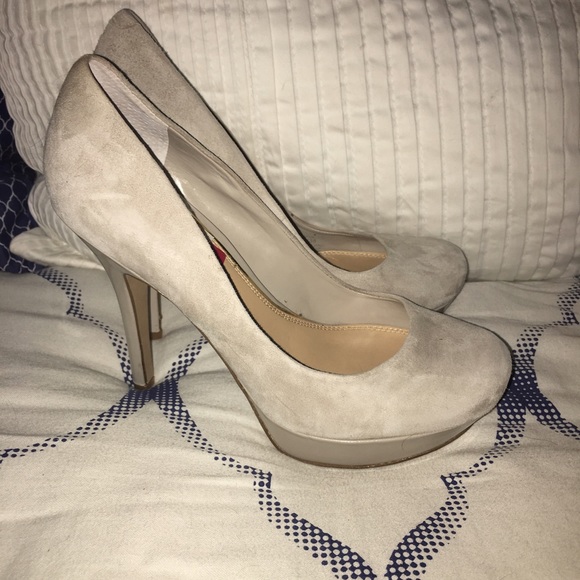 NWT Jessica Simpson nude suede heels!