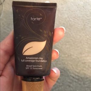 Amazonian Clay Foundation Fairly Light Beige