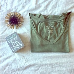 🍃AEO Army green V-neck T-shirt SZ Small🍃