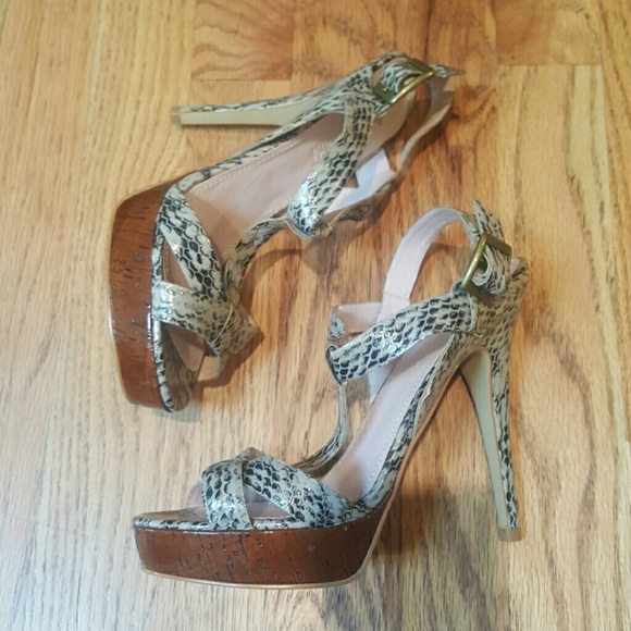 Colin Stuart heels - Picture 2 of 2