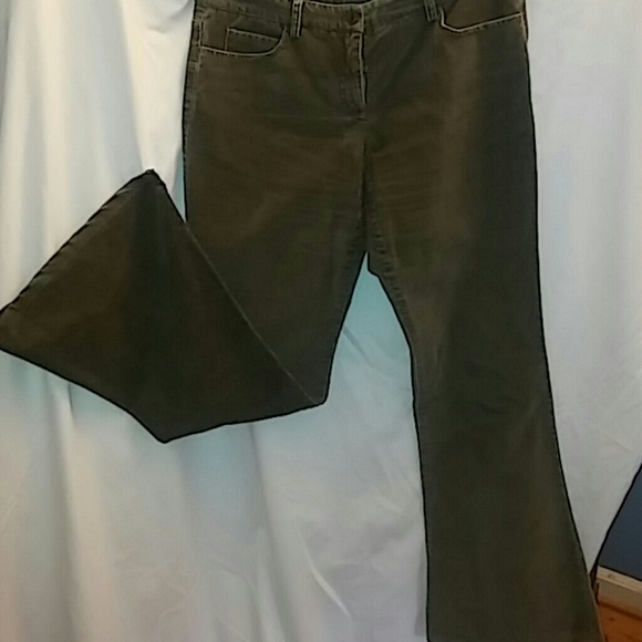 Theory sz 12 Flare Curduroy Jean. Green.