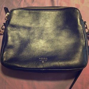 Fossil Sydney crossbody. Black. Great condition!