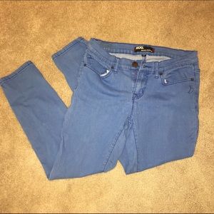 Blue Colored Grazer Cigarette-styled Skinny Jeans