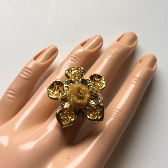 Jewelry - Brand-new adjustable ring yellow flower fashion