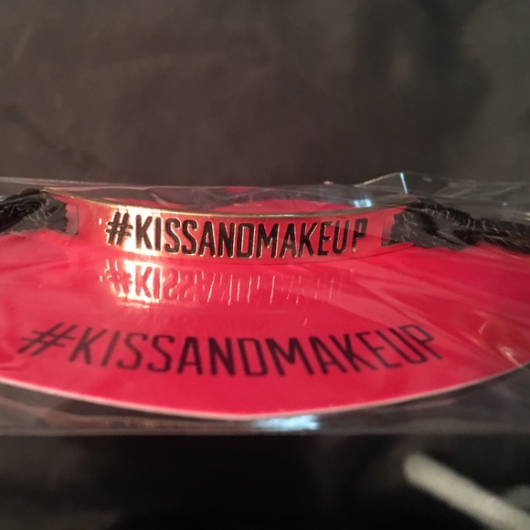 tarte #kiss&makeup!