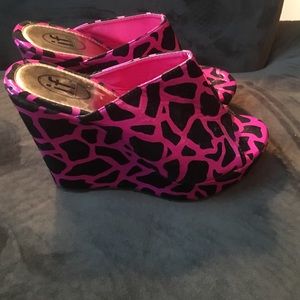 Hot pink giraffe print wedges size 8.5.