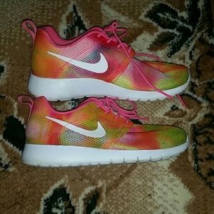 Roshe runs multi color