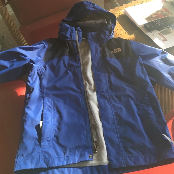NWOT boys north face rain coat ☔️☂️🌧