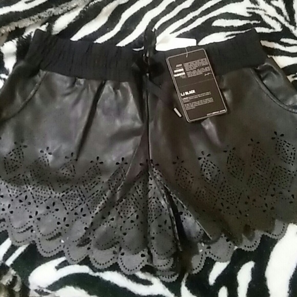 π Sale! Lady Luxe Short Size L - Picture 4 of 4