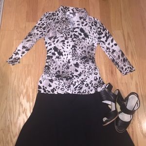 Vince Camuto V Neck Top 🌺Sale🌺