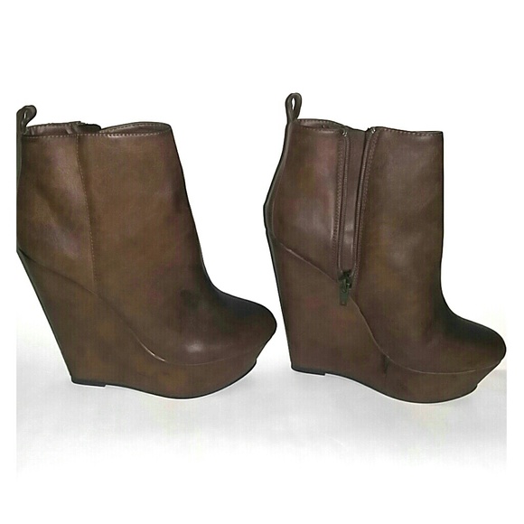 Like new brown boots