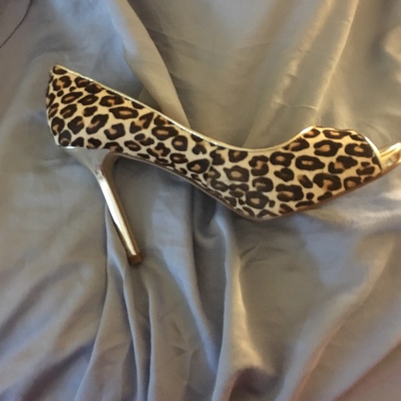 Enzo Angiolini cheetah peep toe
