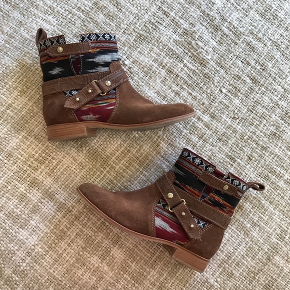 Cynthia Vincent Shoes - 🍾NYE Sale🍾Cynthia Vincent Ikat Engineer Booties