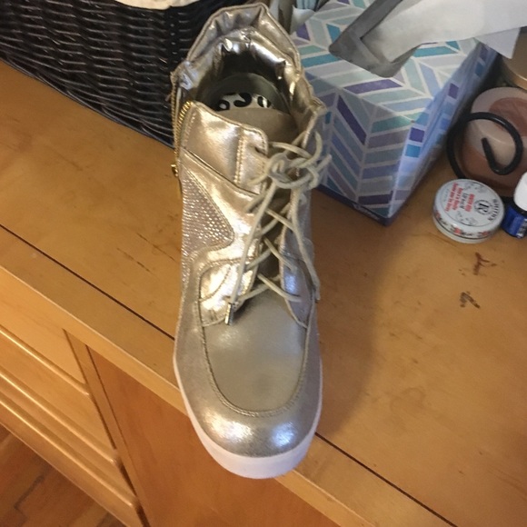 Dollhouse wedge sneaker - Picture 2 of 3