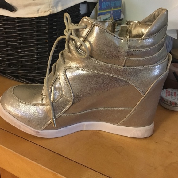 Dollhouse wedge sneaker - Picture 3 of 3