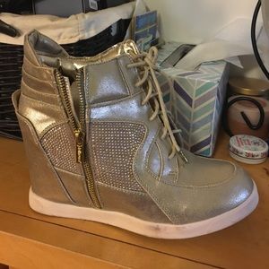 Dollhouse wedge sneaker