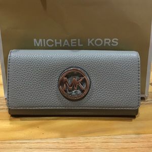 🎉 Michael Kors wallet NWT 🎉