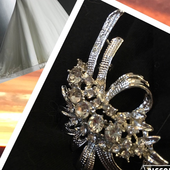 Crystal Brooch - Picture 1 of 2