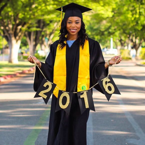 Meet your Posher, Alexia