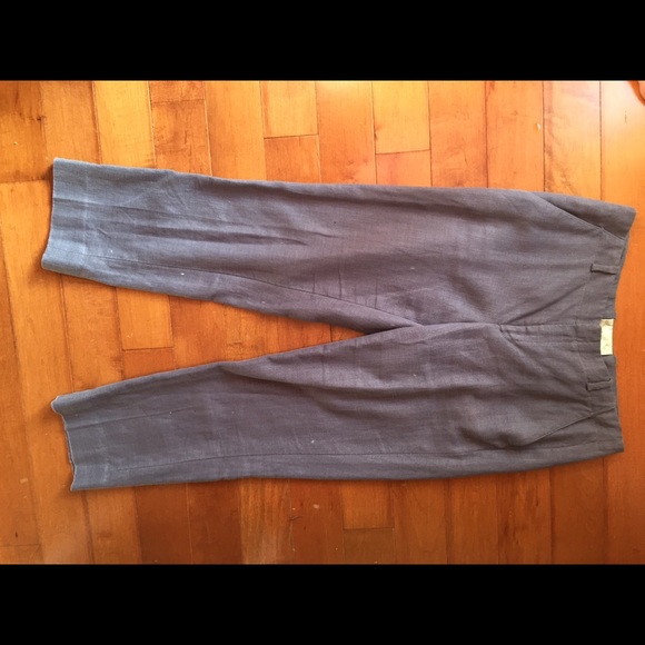 Bluish/grey ankle linen pants.