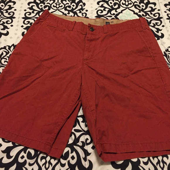 Men's GAP lived-in shorts size 36, burnt-orange