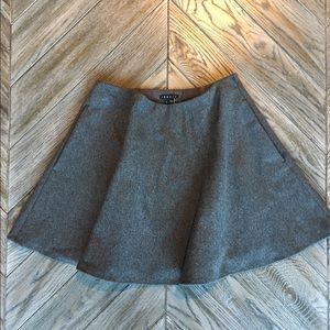 Gorgeous Theory Grey Skirt - like new! Size 2