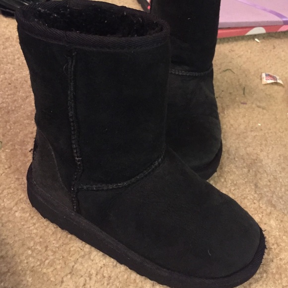 Short Black Kids Uggs