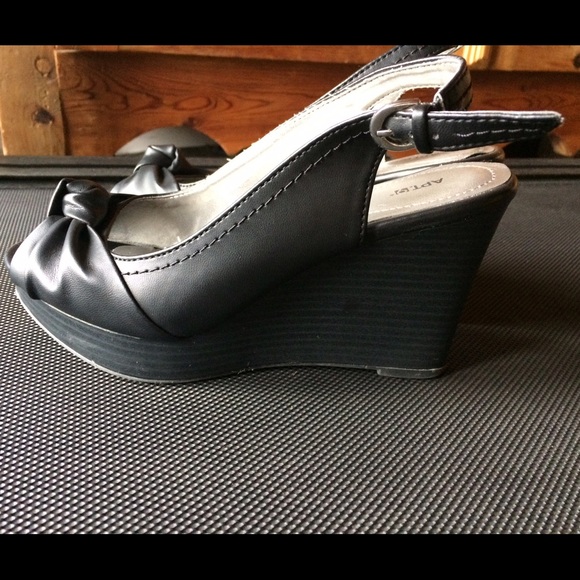 Apt 9 size 6 black wedge sandals