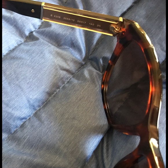 Burberry Sunglasses - MINT- never been worn - Picture 3 of 4