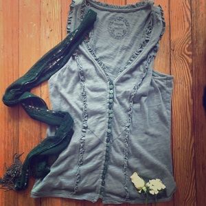 Deletta ruffle button front top