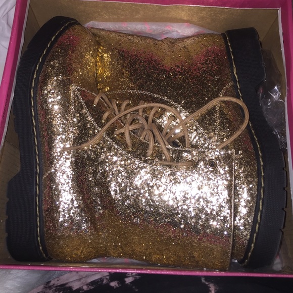 Qupid Gold Sequenced Boots