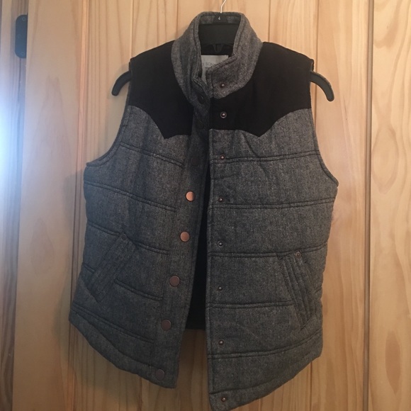 Black and gray vest.