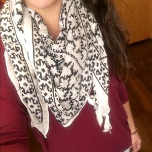 Forever 21 black and white scarf
