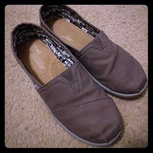 Like-new Gray TOMS