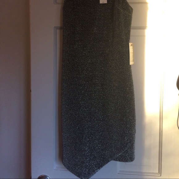 Perfect dress for New Years Eve or cocktail party. - Picture 3 of 4