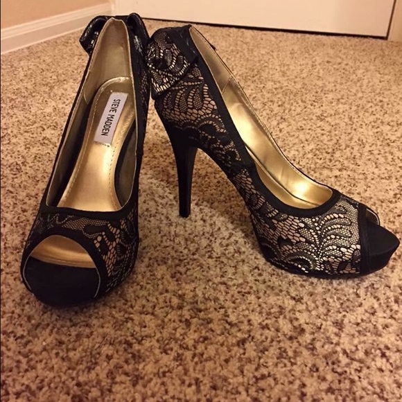 SALE!!!! Black and Nude lace Steve Madden Heels - Picture 1 of 5