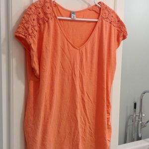 💕Coral maternity t-shirt with lace shoulders