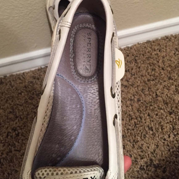 Shoes - Picture 4 of 4